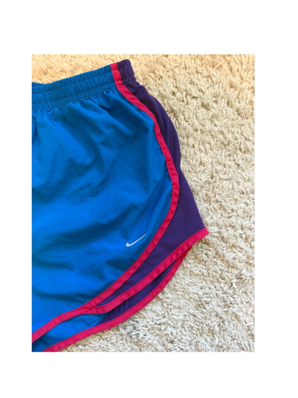 Nike Women's Multi Shorts Size Small - Picture 3 of 4